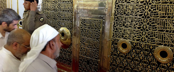 MADINA, SAUDI ARABIA - OCTOBER 19: Muslim pilgrims visit "Hucre-i Saadet" ("The Prophet's Chamber") at Al-Masjid an-Nabawi on October 19, 2013 in Madina, Saudi Arabia. The muslim pilgrims who started their holy Hajj journey from Mecca start to come to al-Madinah al-Munawwarah kwnon as The City of the Prophet. Madina is one of the holiest city in Islam and it is the burial place of Prophet Muhammad. Thousands of pilgrims flooded to Mecca and Madina to perform their pilgrimage. The Hajj is an Islamic pilgrimage and the largest gathering of Muslim people in the world every year. (Photo by Cem Oksuz/Anadolu Agency/Getty Images)